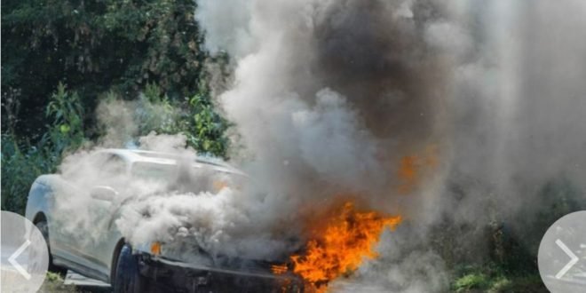 https://ekskluziva.ba/vijesti/mladic-ziv-izgoreo-u-bmw-u-zbog-oluje-izgubio-kontrolu-nad-vozilom-djevojka-uzaludno-pokusavala-da-ga-spase/