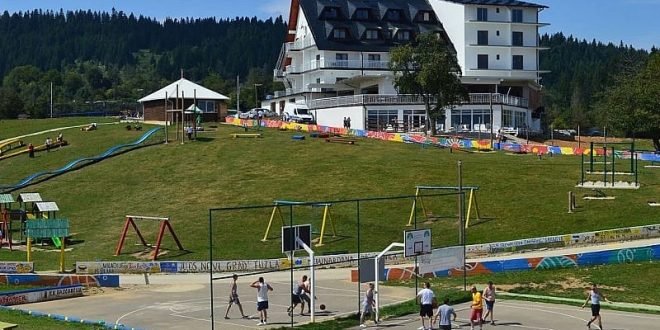 Tuga u Olovu: Preminuo srednjoškolac nakon što je na njega pao gol u Ajdinovićima