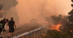 (VIDEO) STRAVIČAN POŽAR U HRVATSKOJ: Izgorjelo najmanje 12 kuća i uljara, sumnja se na podmetanje
