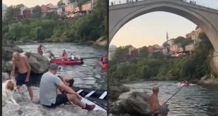 (VIDEO) Turista skočio sa Starog mosta bez dozvole, pa pretučen: Mostarci reagovali burno nakon neodgovornog poteza