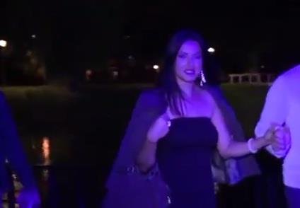 SEVALE BRADAVICE: Tanja Savić pevala bez gaća i brusa!
