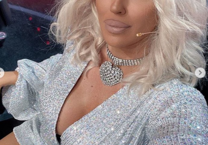 JELENA KARLEUŠA POKAZALA MACU: Vidi se cijela i apsolutno svaki detalj, o ovom su mnogi sanjali, ali ćete se raz0čarati! (FOTO)