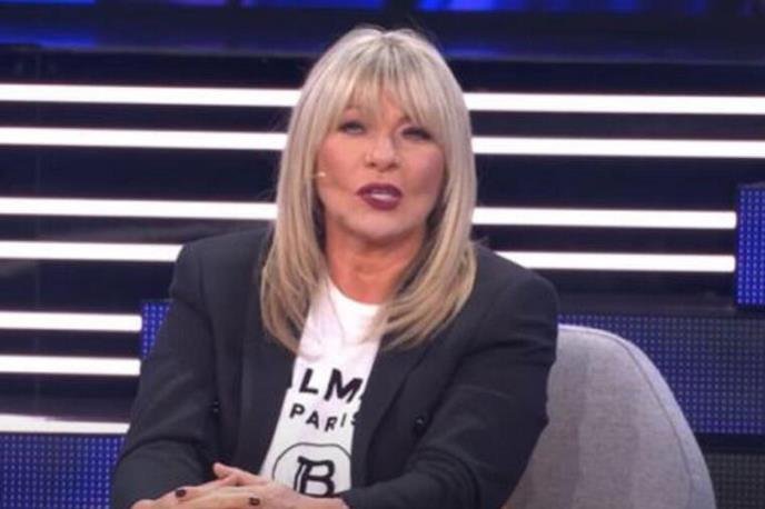 BRZ0 GA JE ZAB0RAVlLA: SUZANA J0VAN0VIĆ uhvaćena u ZAGRLJAJU 0V0G popularnog pjevača!!!