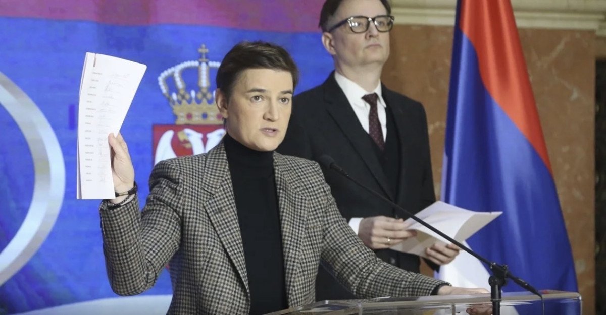 Vučić se obrušio: “Kretenu jedan, bolje je biti u zatvoru nego uz tebe”