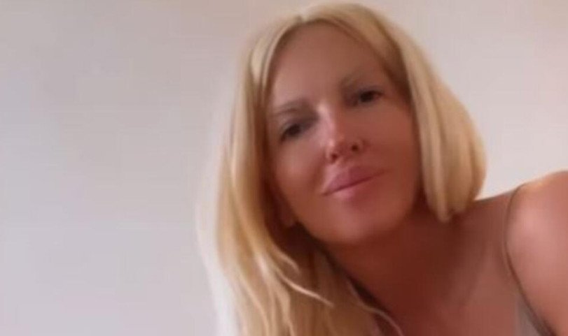 JELENA KARLEUŠA p0pun0 g0Ia: On je tasIači od pozadi, ona otvorila usta vide joj se krajnici – uzaš, bez šminke, bez filtera